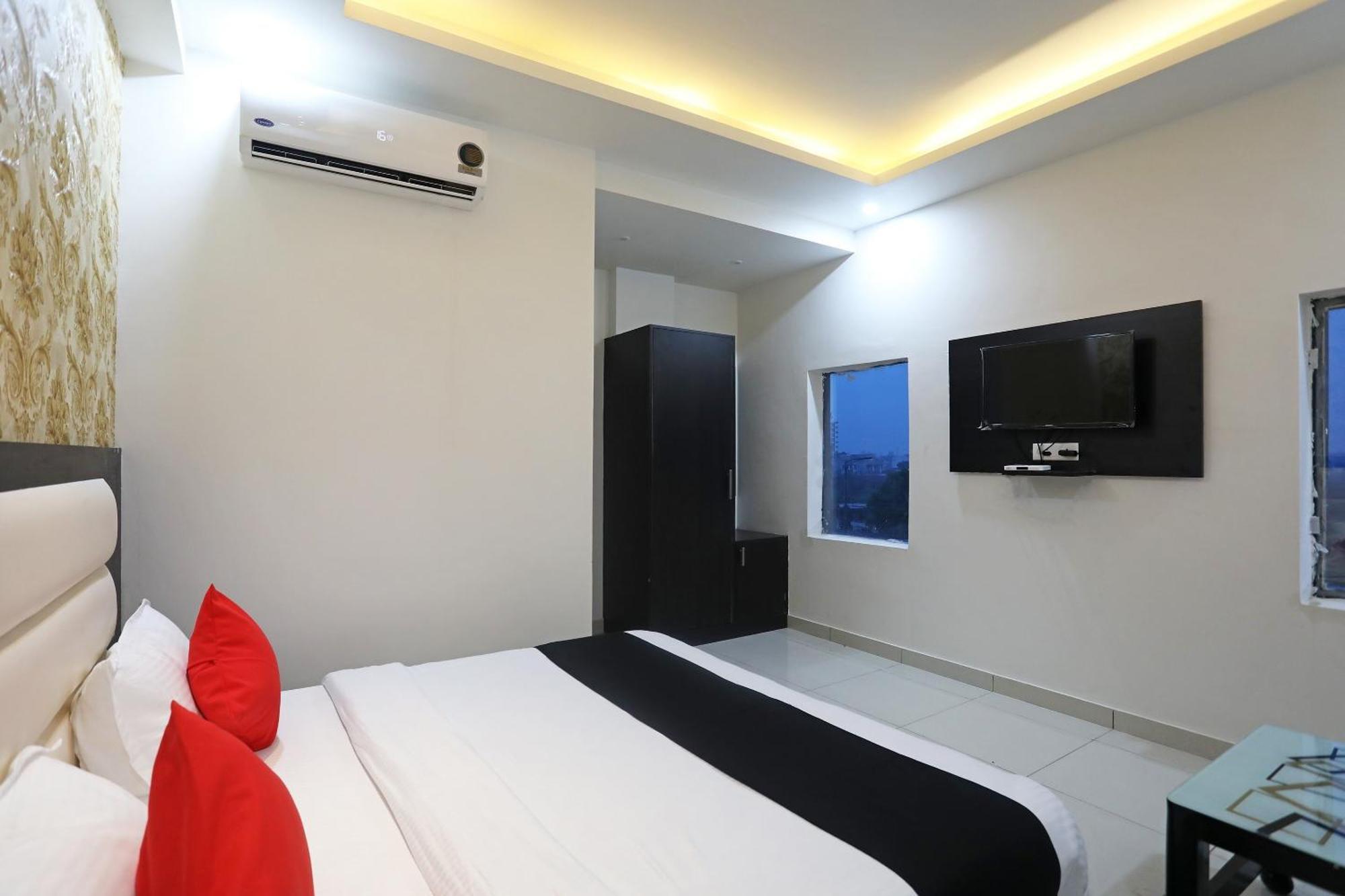 Live On Mrt736 Hotel Meerut Exterior photo