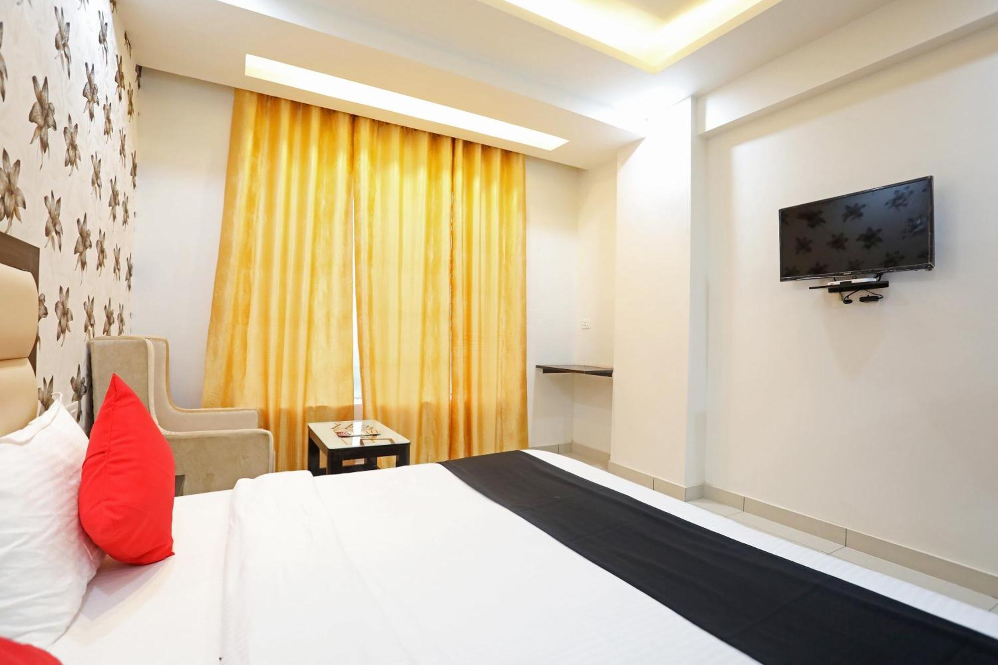 Live On Mrt736 Hotel Meerut Exterior photo