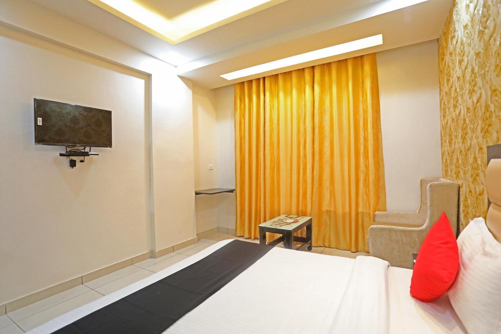 Live On Mrt736 Hotel Meerut Exterior photo