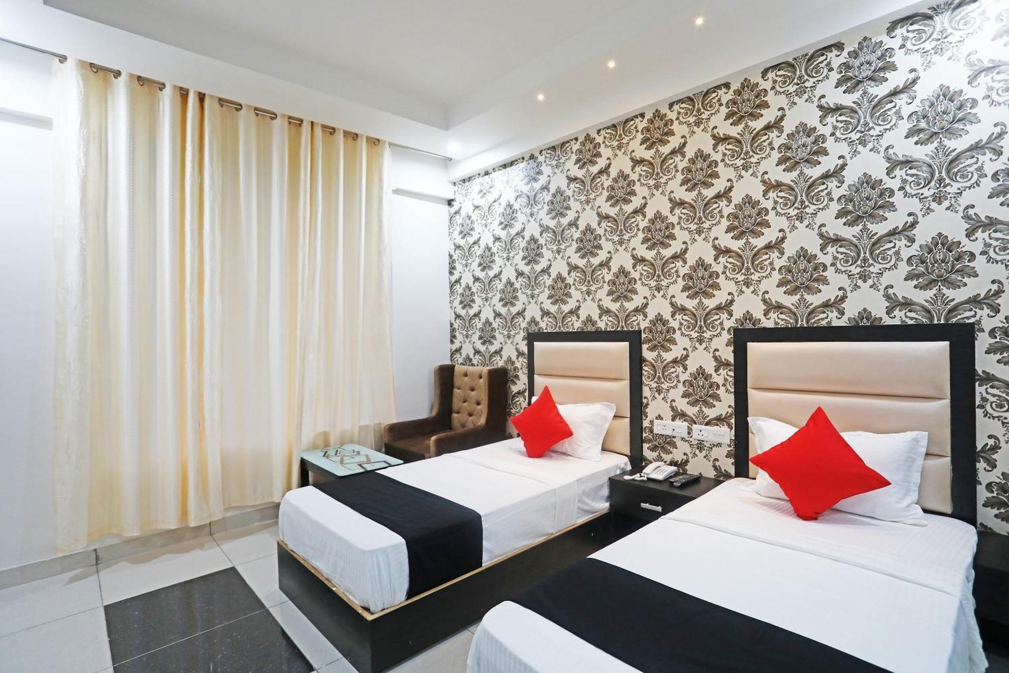 Live On Mrt736 Hotel Meerut Exterior photo